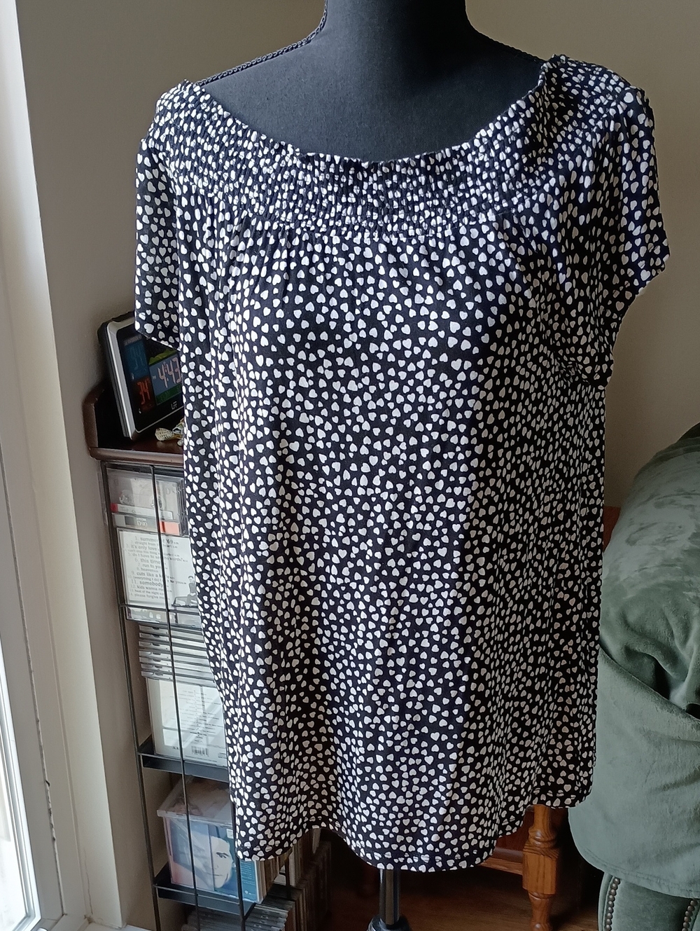 Black Heart-Print Smocked Neck Tunic Top
